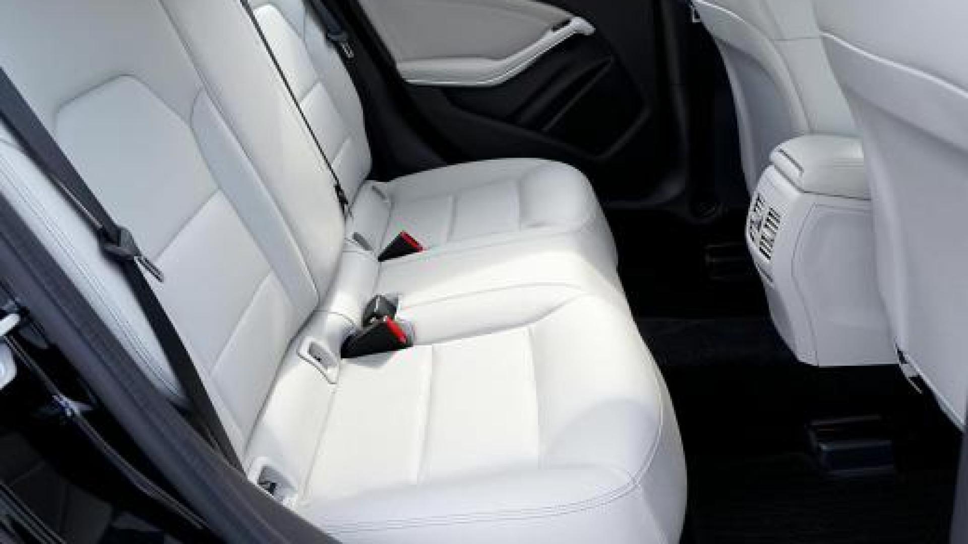 Toyota Camry XLE Hybrid 2024